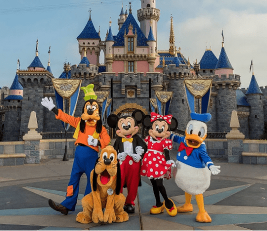 Disneyland bỏ quy định đeo khẩu trang trong nhà cho khách được tiêm chủng bắt đầu từ thứ Năm