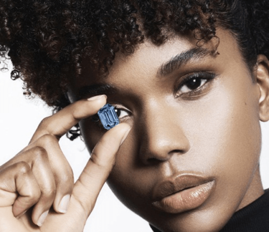 Kim cương xanh lớn nhất thế giới chốt giá 57,5 triệu USD