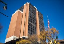 Một thẩm phán liên bang ra lệnh chủ quán ăn Delco phải trả cho nhân viên của họ 1,3 triệu đô la vì giữ tiền tip của họ