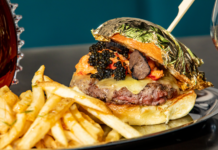 Drury Beer Garden sẽ mở cửa trở lại ở Midtown Village với tên mới, thực đơn và món burger đặc sản trị giá 700 USD