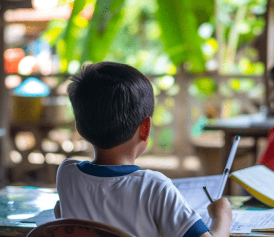 Bà mẹ Hà Nội chia sẻ: “Làm thêm bài tập mấy ngày Tết không khiến con tôi và con các bạn thành thiên tài”