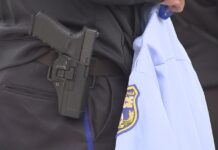 Dữ liệu cho thấy cảnh sát Philadelphia đã bán gần 900 khẩu súng đã qua sử dụng. Sau đây là những gì cuộc điều tra của chúng tôi tìm thấy.