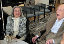 Cặp vợ chồng Philadelphia, 102 và 100 tuổi, kết hôn trong sự ‘bất ngờ’ với gia đình