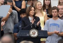 Tại sao người Mỹ gốc Á nên bỏ phiếu cho Kamala Harris và Tim Walz vào tháng 11 Andy Toy, lãnh đạo AAPI Philadelphia