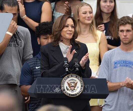 Tại sao người Mỹ gốc Á nên bỏ phiếu cho Kamala Harris và Tim Walz vào tháng 11 Andy Toy, lãnh đạo AAPI Philadelphia