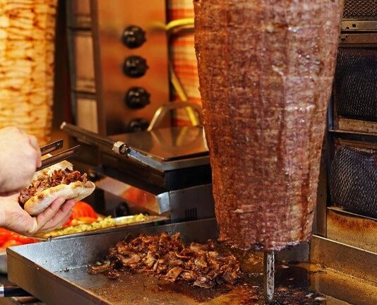 Hai quốc gia châu Âu tranh cãi nảy lửa về một món ăn nổi tiếng khắp thế giới: Nơi ‘khai sinh’ nộp đơn xin bảo hộ, nơi tiêu thụ nhiều nhất phản đối kịch liệt