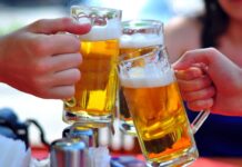 CEO Carlsberg “than khổ” vì áp lực chi tiêu khiến thói quen uống bia của người dân thay đổi