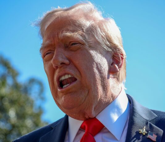 Ông Trump tuyên bố đánh thêm thuế 100% với hàng hoá Trung Quốc, chứng khoán Mỹ “rớt thảm” nhất kể từ khi Mỹ áp thuế “cả thế giới”