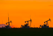 Sau Ấn Độ, thêm một khách sộp lập tức ngừng mua dầu Nga: Moscow rơi vào thế khó