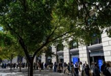 Mỹ nỗ lực “mở cửa” lại chính phủ