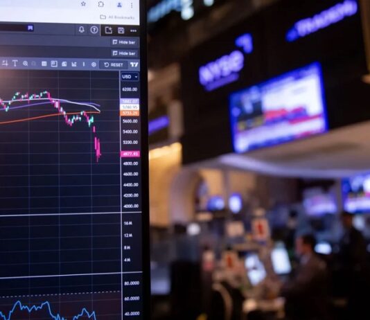 Các gia đình siêu giàu chuyển hàng tỷ đô từ cổ phiếu sang bất động sản, tiền số trong năm 2025