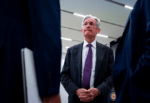 Quyết định hạ lãi suất trong năm tới của Fed gặp ‘đá tảng’