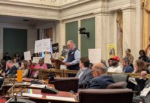 Hội đồng thành phố đã thông qua lệnh cấm ba năm đối với việc nhân giống chó không có giấy phép trong thành phố.