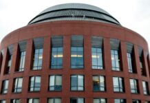 Trường Wharton không còn là trường kinh doanh tốt nhất ở Mỹ nữa.