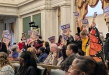 Hội đồng thành phố mở rộng các biện pháp bảo vệ người thuê nhà bằng cách thông qua Đạo luật Nhà ở An toàn và Lành mạnh.