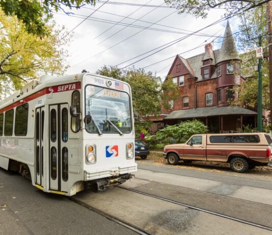 SEPTA sẽ đóng cửa 2 tuyến xe điện vào cuối tuần này để thay thế đường ray.